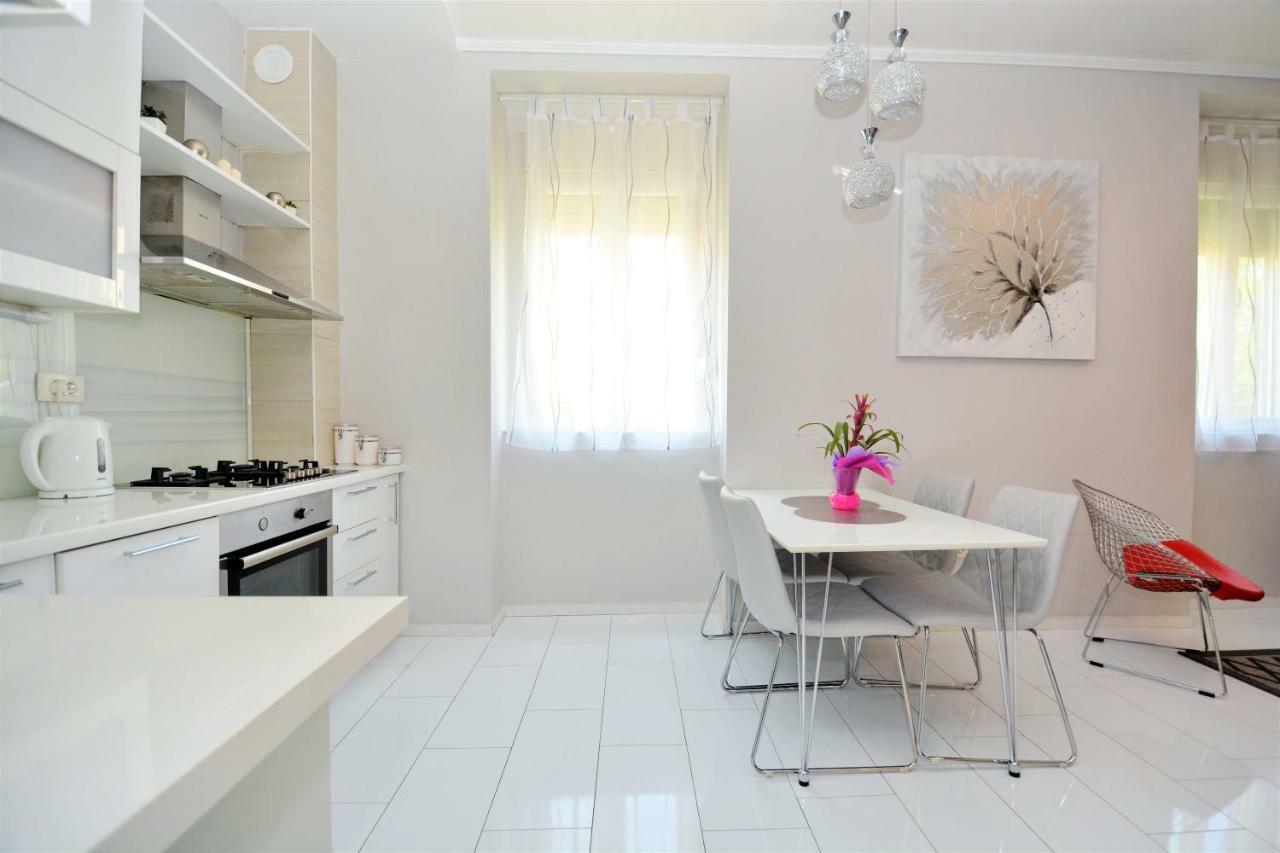 Apartment Populare *
